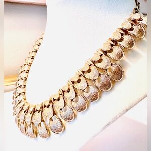 Vintage 1950s Gold Tone Necklace With Hook And Eye Clasp